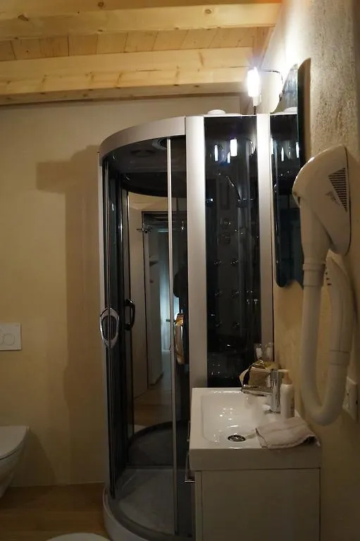 Hotel Casa Daisy Paderno del Grappa 0*,  Italia